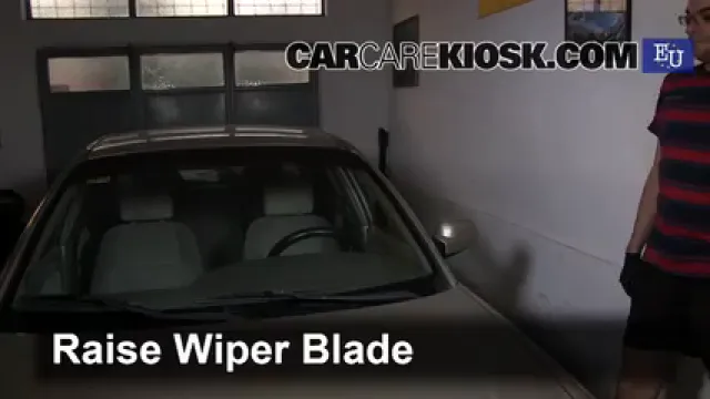 2000 Daewoo Nubira SE 2.0L 4 Cyl. Balais essuie-glace avant Changer les balais des essuie-glace